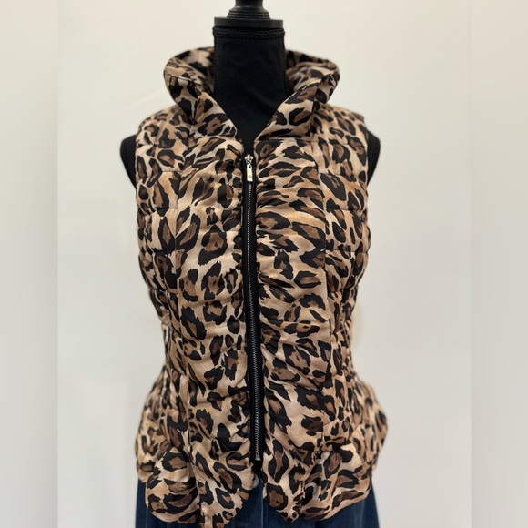 White House Black Market SIZE S TAN BROWN/BLACK ANIMAL PRINT PUFFER LADIES VEST - Picture 3 of 5